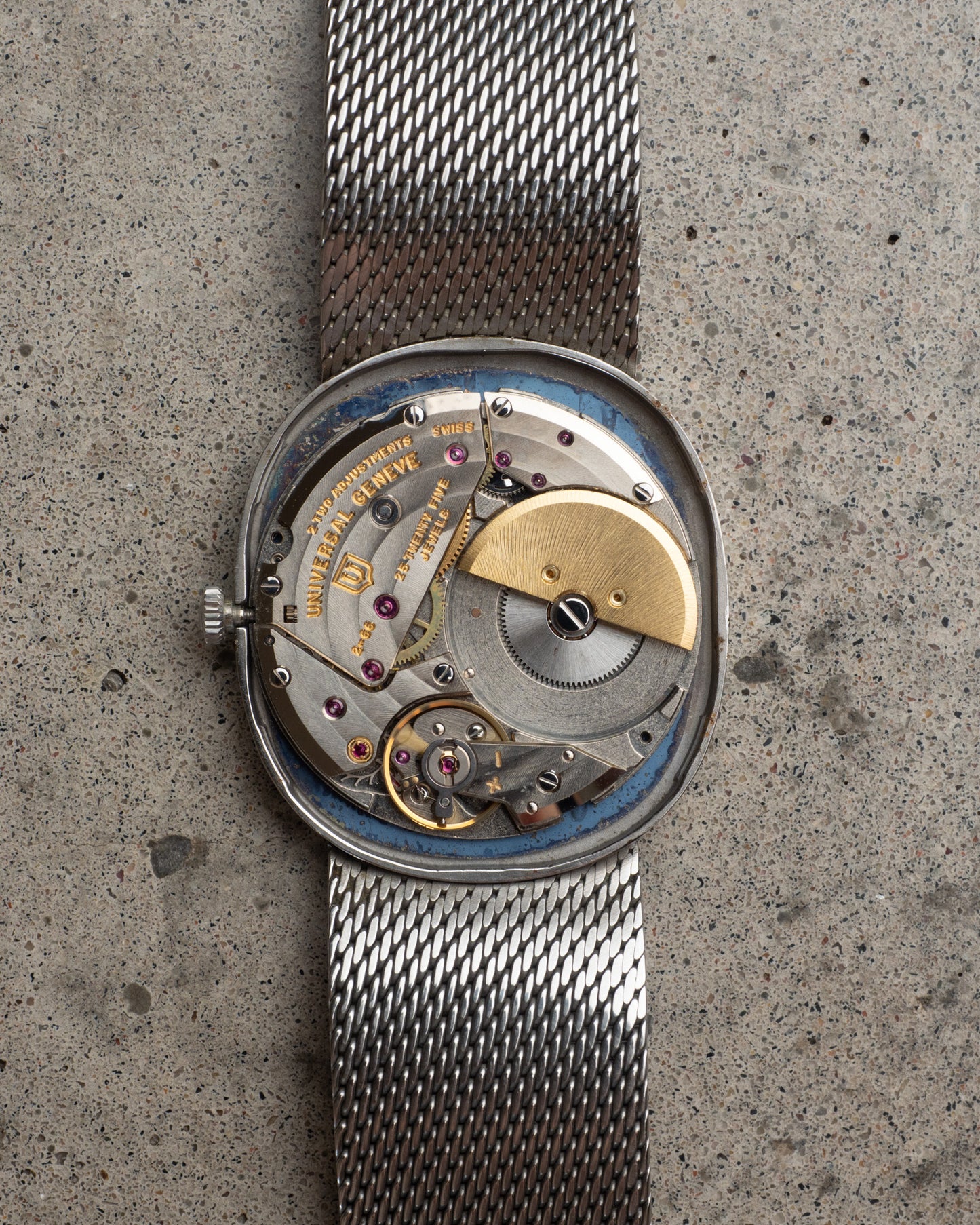 Universal Geneve White Shadow Ellipse