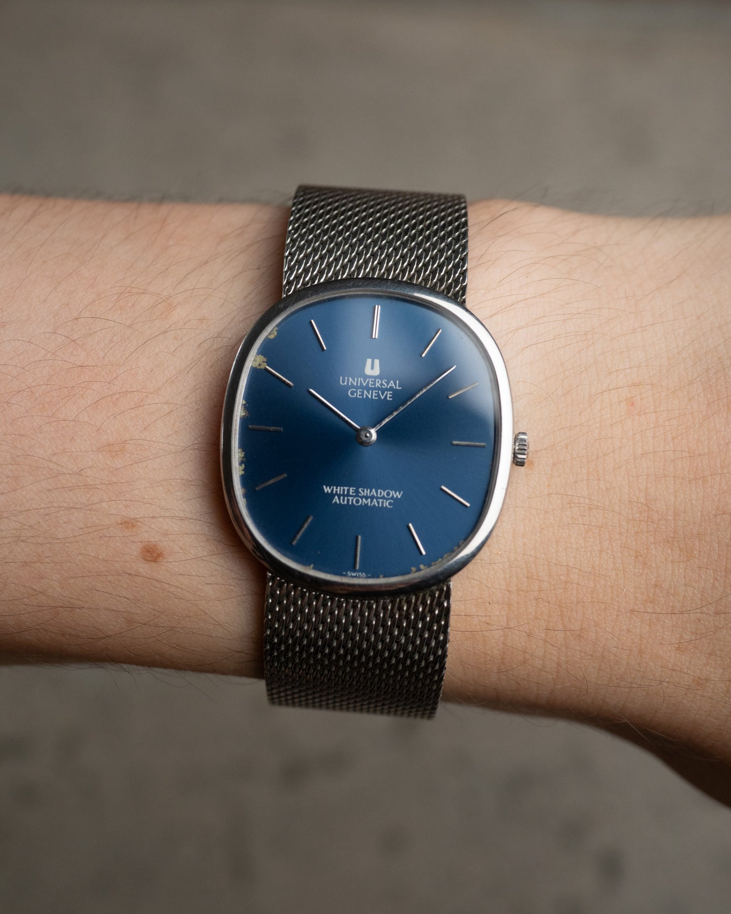 Universal Geneve White Shadow Ellipse